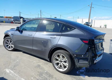 2022 Tesla Model Y Long Range Dual Motor All-Wheel Drive z USA, uszkodzony, nr VIN 7SAYGDEE8NF341622